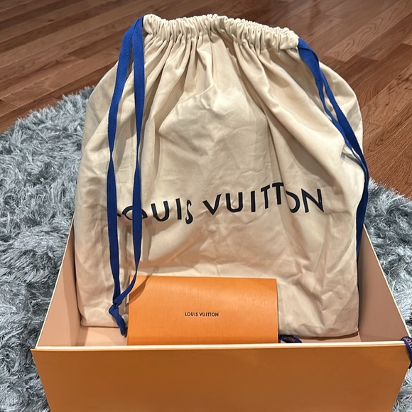 EUC Louis Vuitton ON THE GO GM BLACK travel bag - Picture 15 of 16